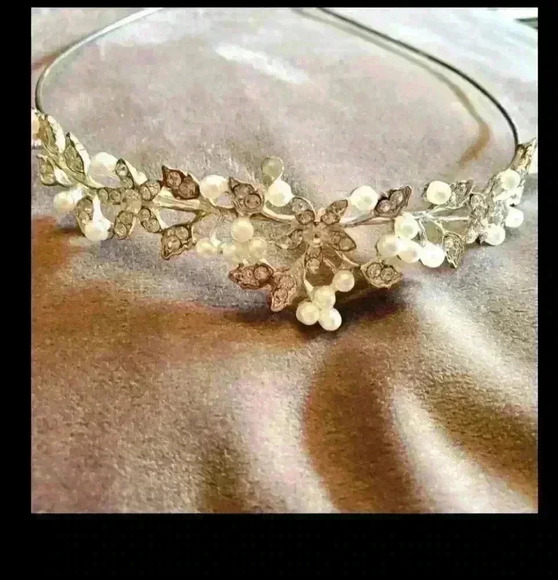 Tiara - Picture 6 of 6